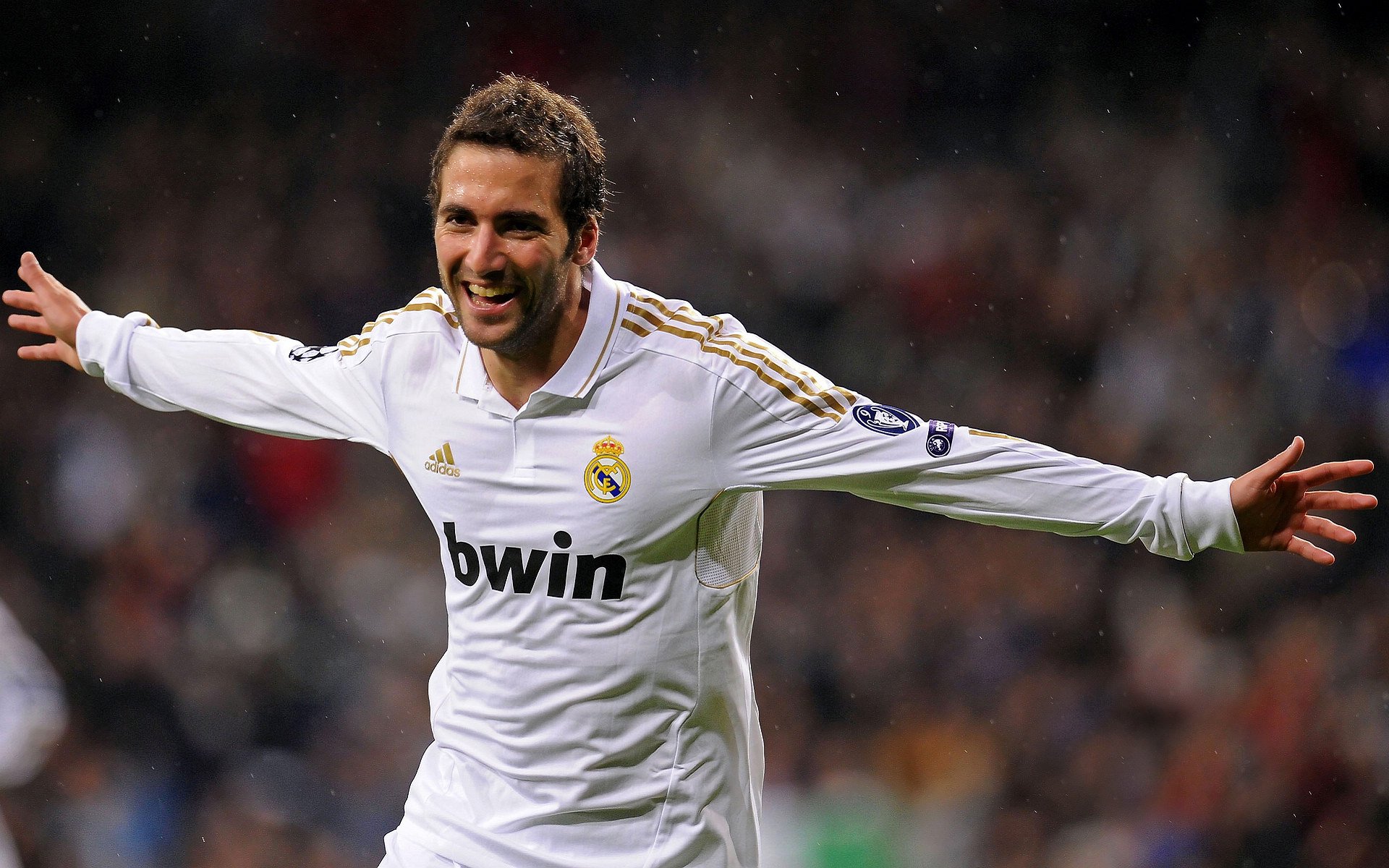 利物浦欧冠赛场奋勇争先,目标更高