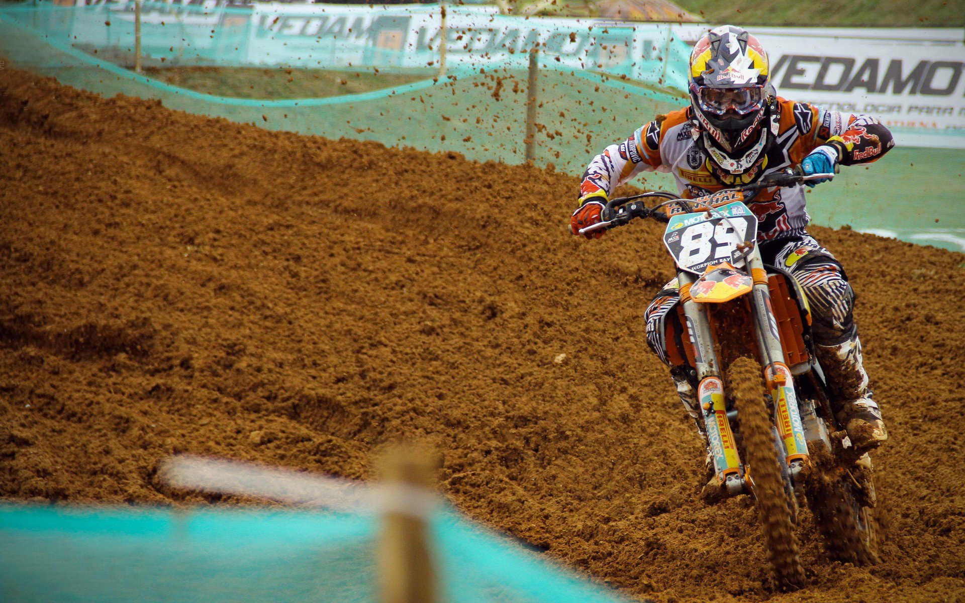 梅西带领阿根廷勇闯南美预赛，表现抢眼