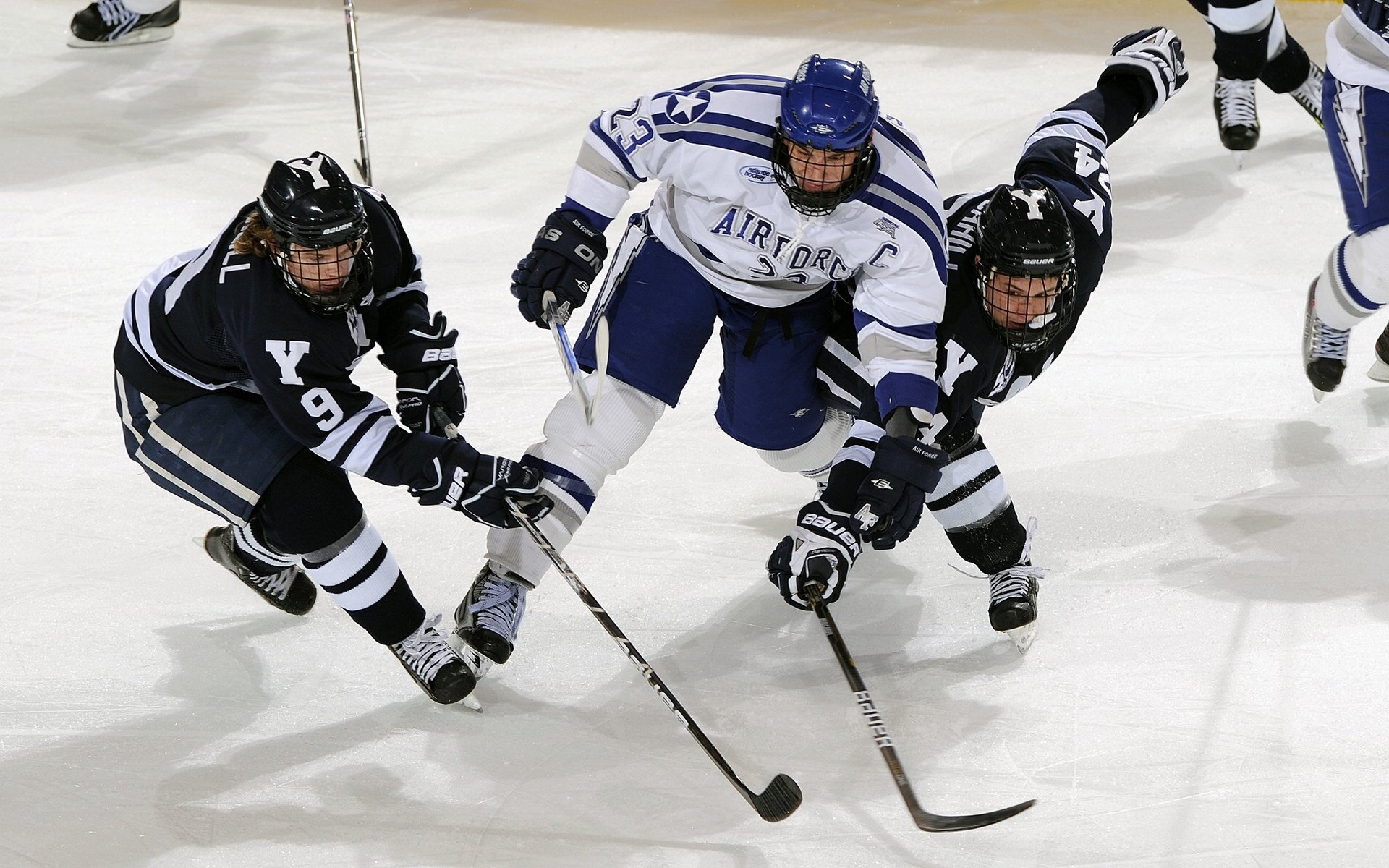 球迷拍摄创意短片讲述支持球队心路历程引发强烈共鸣，球队宣传片拍摄