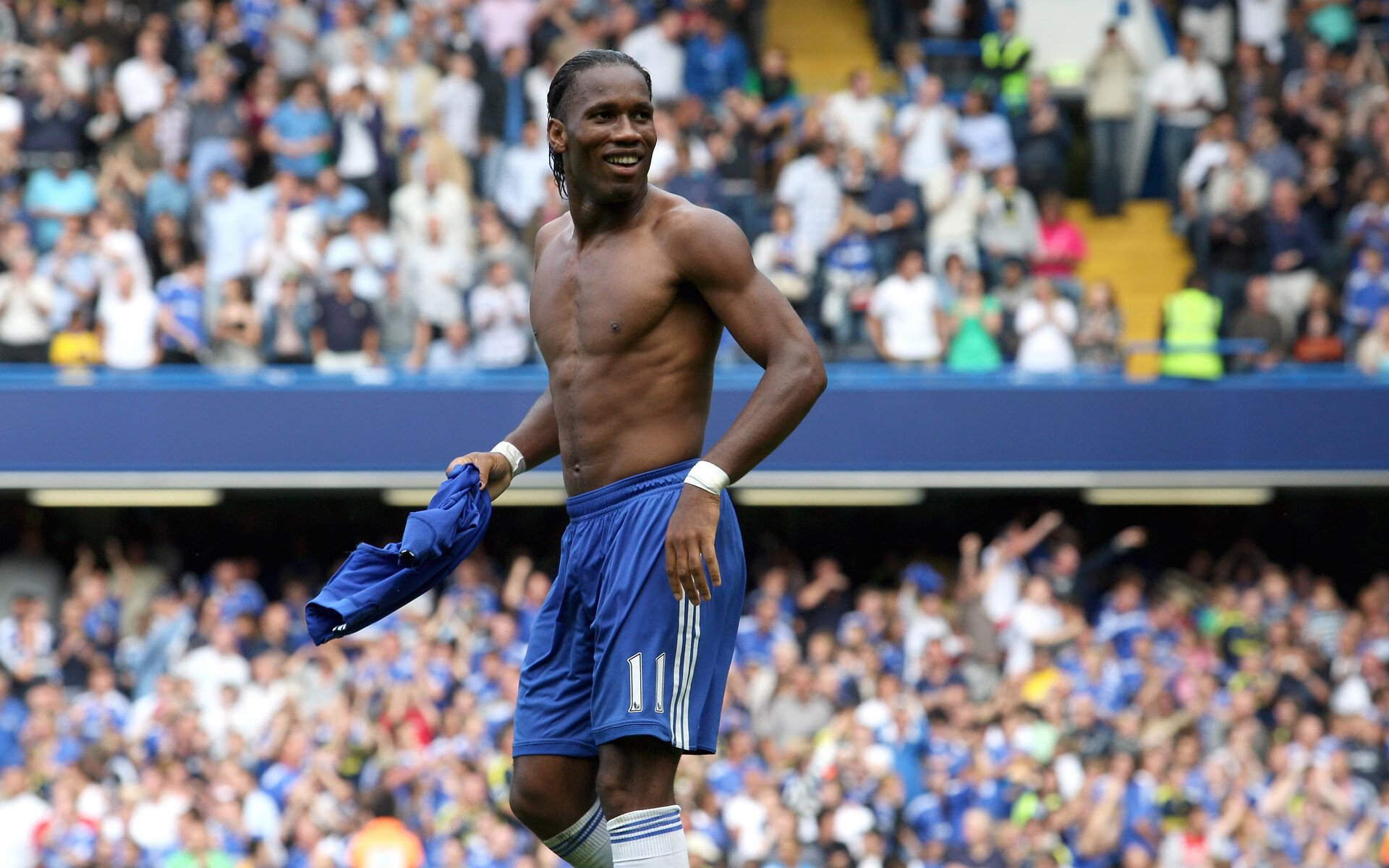 mk足球官网-阿伦·斯密斯：无与伦比的半场指挥官，塑造全黑队的进攻体系，斯密斯劳伦和ao斯密斯