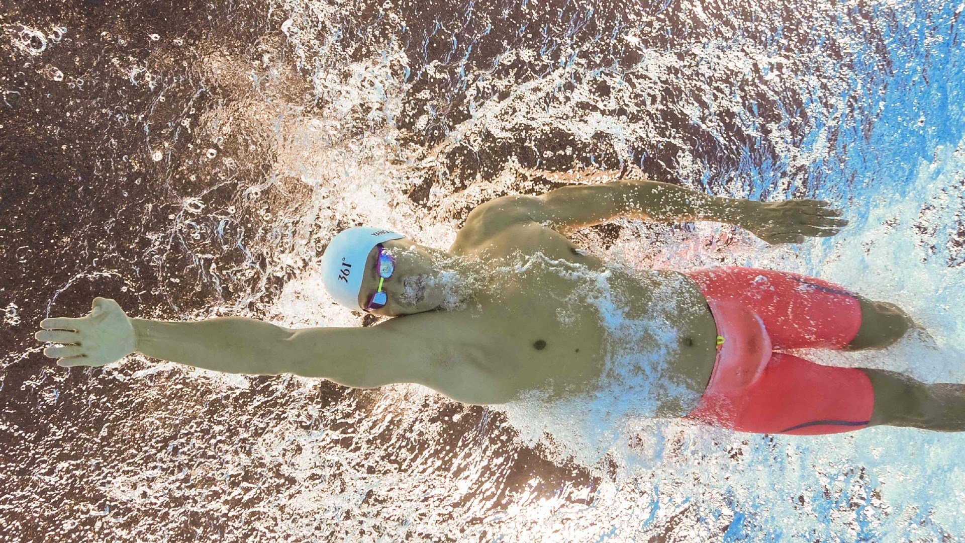 极限轮滑栏杆跳跃赛 多段扶手成为挑战焦点